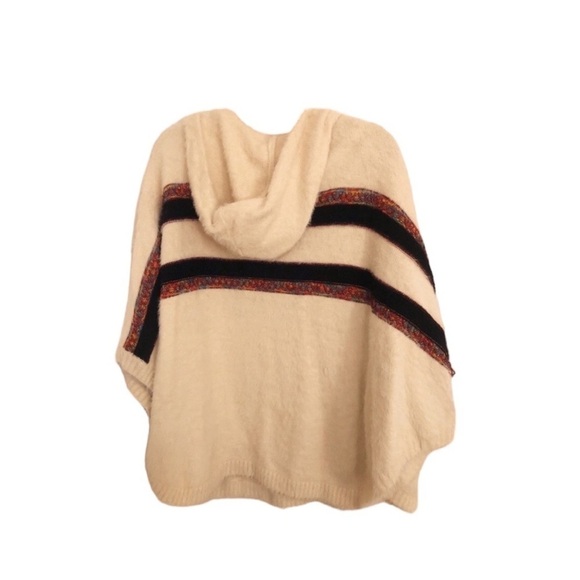 FRANCESC’s COLLECTION Dolman Sleeve Poncho One Size - Picture 4 of 4